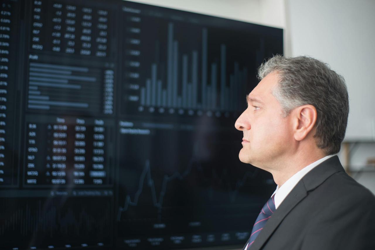Principais Responsabilidades e Habilidades: Um Olhar Detalhado na Descrição do Trabalho de Consultor de Gestão Financeira