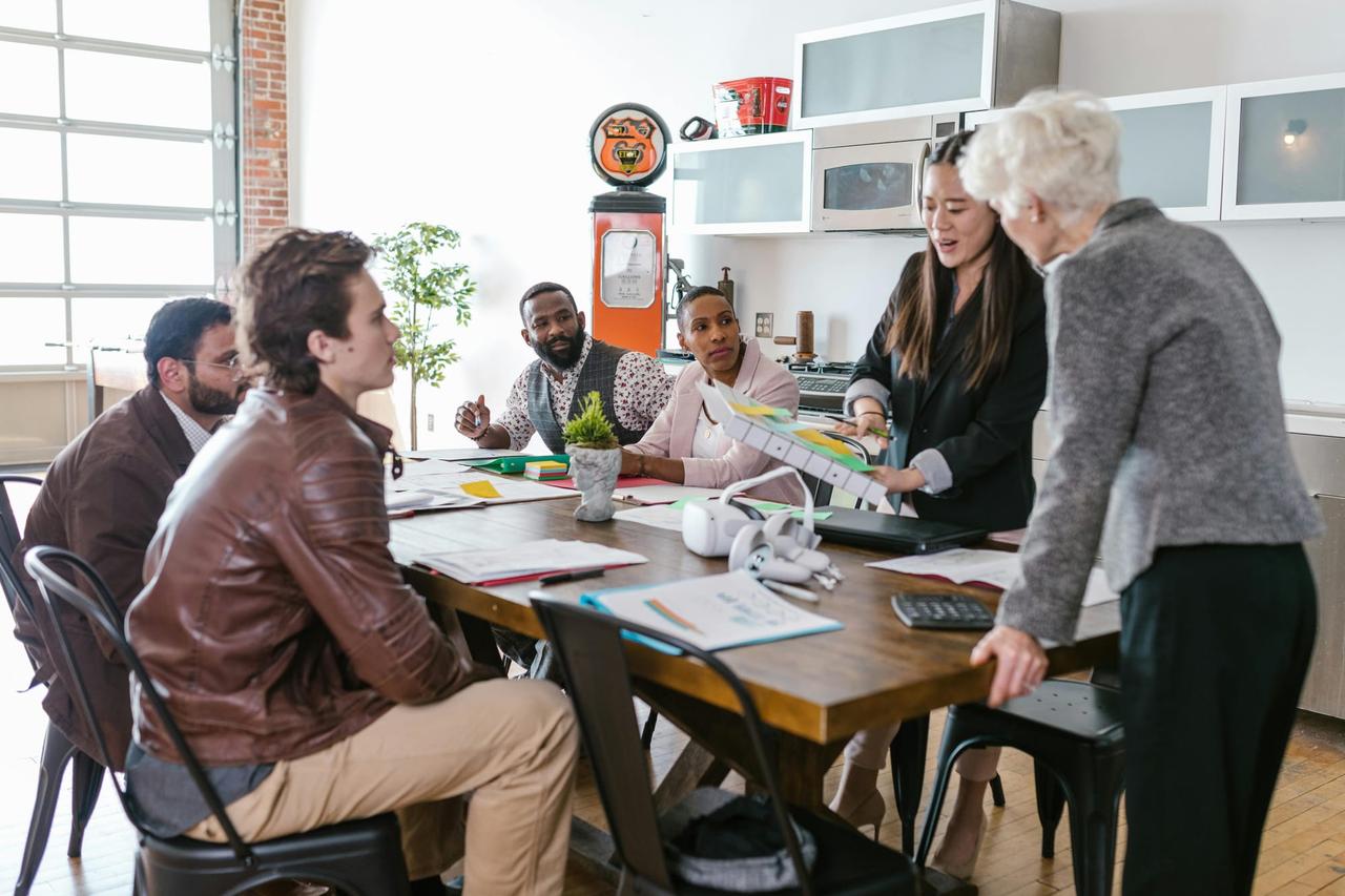 Dominando el Liderazgo: Habilidades Esenciales para Inspirar y Guiar Equipos